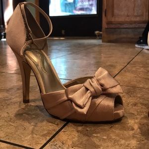 Gold heels with bow!